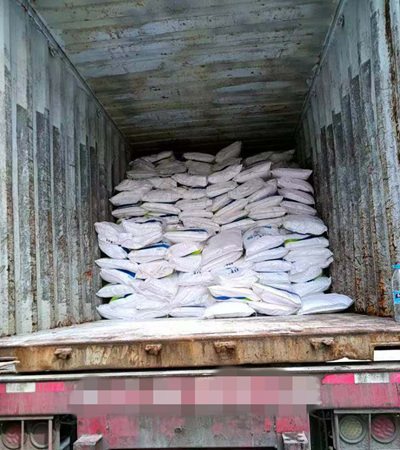 white melamine powder